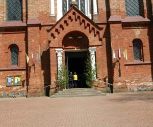 ZIELONE ŚWIĄTKI POD WIATRAKIEM