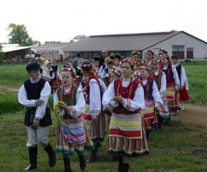 ZIELONE ŚWIĄTKI POD WIATRAKIEM ZIELONE ŚWIĄTKI POD WIATRAKIEM