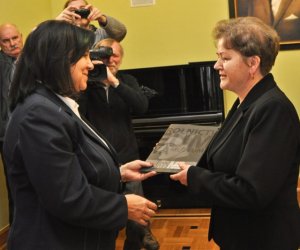 Podsumowanie Konkursy na Najlepiej Zachowany Zabytek Wiejskiego Budownictwa Drewnianego w Województwie Podlaskim w 2012 roku 18 listopada 2012 r. Podsumowanie Konkursy na Najlepiej Zachowany Zabytek Wiejskiego Budownictwa Drewnianego w Województwie Podlaskim w 2012 roku 18 listopada 2012 r.