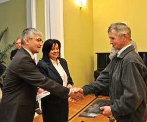 Podsumowanie Konkursy na Najlepiej Zachowany Zabytek Wiejskiego Budownictwa Drewnianego w Województwie Podlaskim w 2012 roku 18 listopada 2012 r. Podsumowanie Konkursy na Najlepiej Zachowany Zabytek Wiejskiego Budownictwa Drewnianego w Województwie Podlaskim w 2012 roku 18 listopada 2012 r.