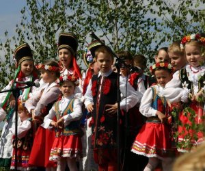 ZIELONE ŚWIĄTKI POD WIATRAKIEM ZIELONE ŚWIĄTKI POD WIATRAKIEM