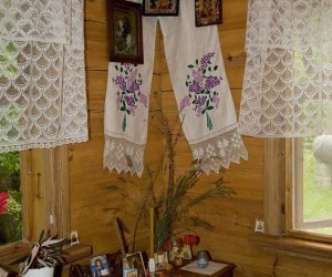 VI Konkurs na Najlepiej Zachowany Zabytek Wiejskiego Budownictwa Drewnianego w Województwie Podlaskim w 2010 roku VI Konkurs na Najlepiej Zachowany Zabytek Wiejskiego Budownictwa Drewnianego w Województwie Podlaskim w 2010 roku