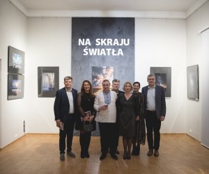"Na skraju światła" - fotorelacja z wernisażu