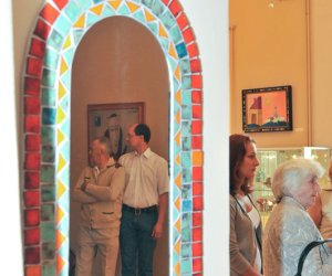 Baśniowa Kraina – Ceramika Ewy Wołk i malarstwo Andrzeja Kuhna Baśniowa Kraina – Ceramika Ewy Wołk i malarstwo Andrzeja Kuhna