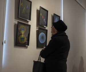 Fotorelacja z wernisażu "Pastelowe wspomnienia: mój makro- i mikroświat"