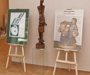 "Dwa Światy - formy ceramiczne Marii Gorełówny i rzeźba w drewnie Jana Markowskiego" - 18 maja - 13 czerwca 2013 "Dwa Światy - formy ceramiczne Marii Gorełówny i rzeźba w drewnie Jana Markowskiego" - 18 maja - 13 czerwca 2013