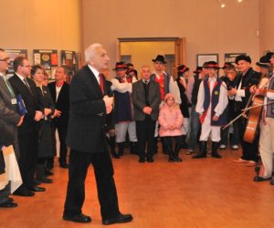 Fotorelacja z otwarcia wystawy czasowej "Karty Bożonarodzeniowe z kolekcji Jana Tropiło"