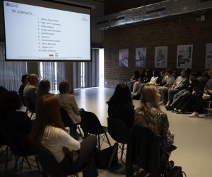 Kobiece oblicza historii. Seminarium "Prezentacja Cyfrowej Kolekcji Historii Kobiet" - 15-16 kwietnia 2024 r. Kobiece oblicza historii. Seminarium "Prezentacja Cyfrowej Kolekcji Historii Kobiet" - 15-16 kwietnia 2024 r.