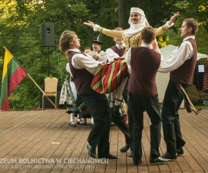 Podlaska Oktawa Kultur 2013 - występ ZPiT Uniwersytetu Wileńskiego w Muzeum Rolnictwa - fotorelacja