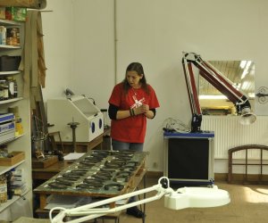 Nowe sprzęty wzbogaciły wyposażenie pracowni konserwatorskiej Nowe sprzęty wzbogaciły wyposażenie pracowni konserwatorskiej