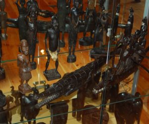 Pamiątki kolonialne "Sztuka czarnego lądu". Pamiątki kolonialne "Sztuka czarnego lądu".