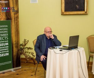 Międzynarodowa Konferencja Naukowa - Dokumentacja i monitoring w zarządzaniu obiektami budownictwa drewnianego w skansenach Międzynarodowa Konferencja Naukowa - Dokumentacja i monitoring w zarządzaniu obiektami budownictwa drewnianego w skansenach