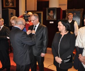 Odznaka honorowa "Zasłużony dla Rolnictwa" dla dyrektor Muzeum Doroty Łapiak