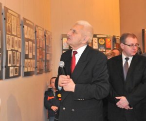 Fotorelacja z otwarcia wystawy czasowej "Karty Bożonarodzeniowe z kolekcji Jana Tropiło"