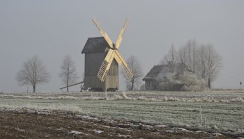 Prace remontowe i konserwatorskie w Drewnowie Ziemakach