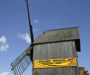 ZIELONE ŚWIĄTKI POD WIATRAKIEM