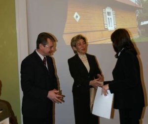 Podsumowanie Konkursu na najlepiej zachowany zabytek wiejskiego budownictwa drewnianego w województwie podlaskim za 2006 r. Podsumowanie Konkursu na najlepiej zachowany zabytek wiejskiego budownictwa drewnianego w województwie podlaskim za 2006 r.