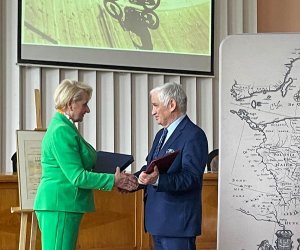 Obchody 50-lecia pracy naukowej prof. Adama Dobrońskiego Obchody 50-lecia pracy naukowej prof. Adama Dobrońskiego