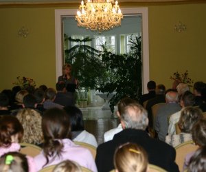 „W DWORKU SZLACHECKIM OK. 1800 ROKU” „W DWORKU SZLACHECKIM OK. 1800 ROKU”