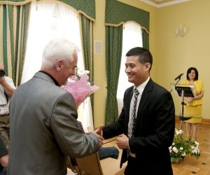 "Z PLENERÓW W MAGICZNYCH ZAKĄTKACH ŚWIATA" WYSTAWA MALARSTWA FRANCISZKA RYSZARDA MAZURKA "Z PLENERÓW W MAGICZNYCH ZAKĄTKACH ŚWIATA" WYSTAWA MALARSTWA FRANCISZKA RYSZARDA MAZURKA